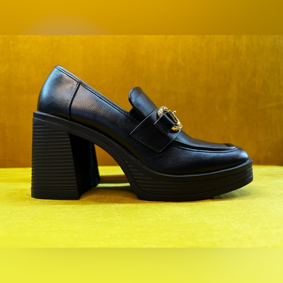 Steve Madden Shoes - STEVE MADDEN - BLACK LOAFERS - SIZE W 7
